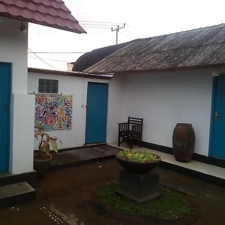 Izaac'S Bed & Breakfast Lovina Екстериор снимка