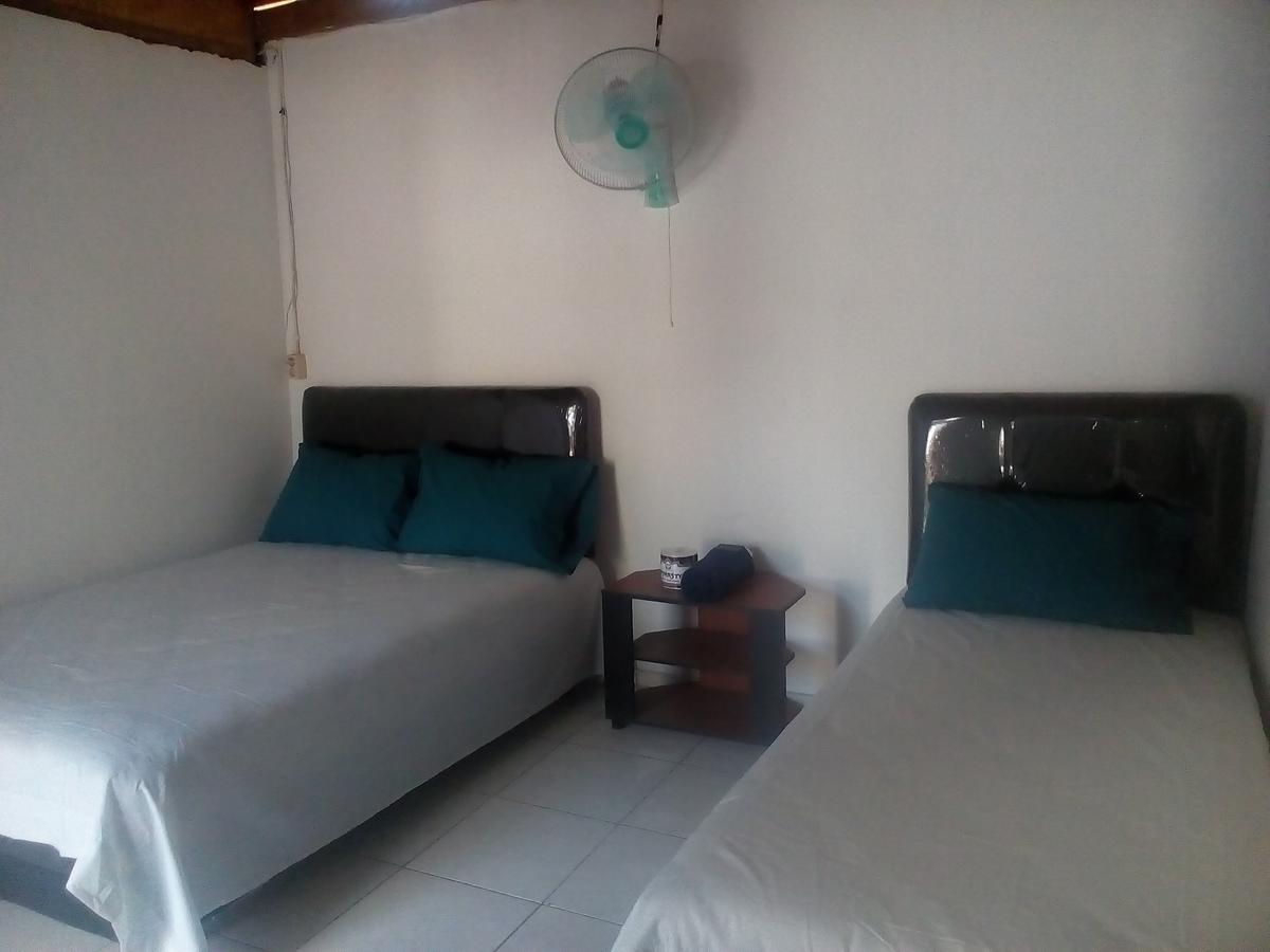Izaac'S Bed & Breakfast Lovina Екстериор снимка