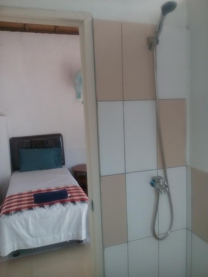 Izaac'S Bed & Breakfast Lovina Екстериор снимка