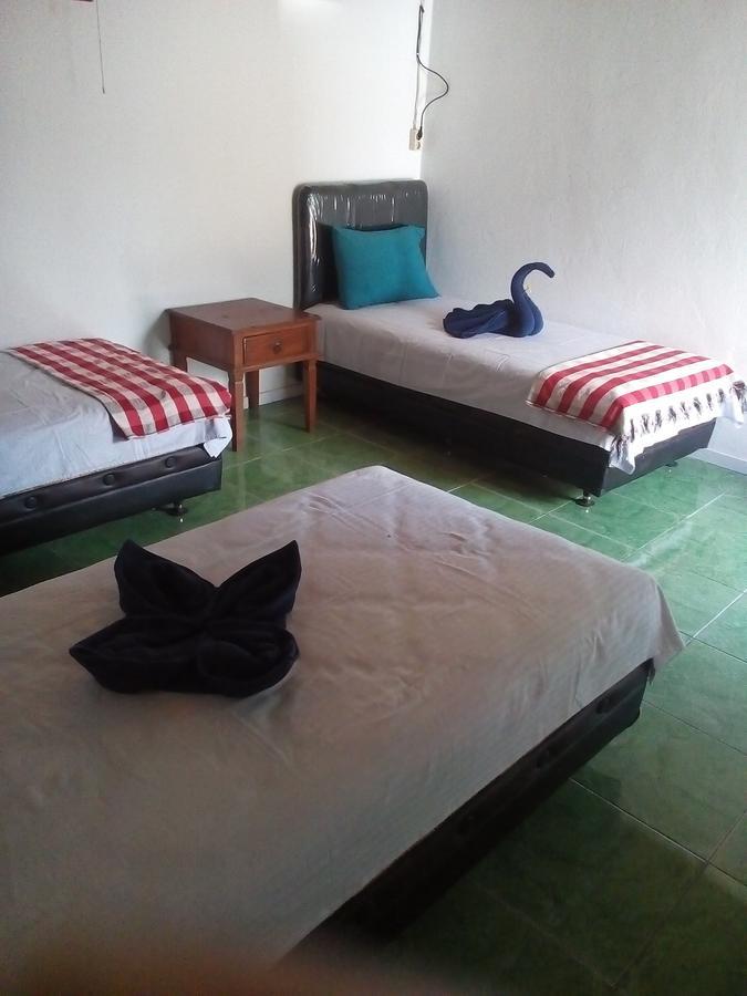 Izaac'S Bed & Breakfast Lovina Екстериор снимка