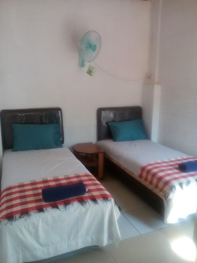 Izaac'S Bed & Breakfast Lovina Екстериор снимка