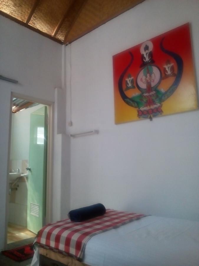 Izaac'S Bed & Breakfast Lovina Екстериор снимка