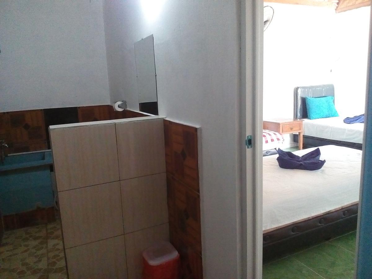 Izaac'S Bed & Breakfast Lovina Екстериор снимка