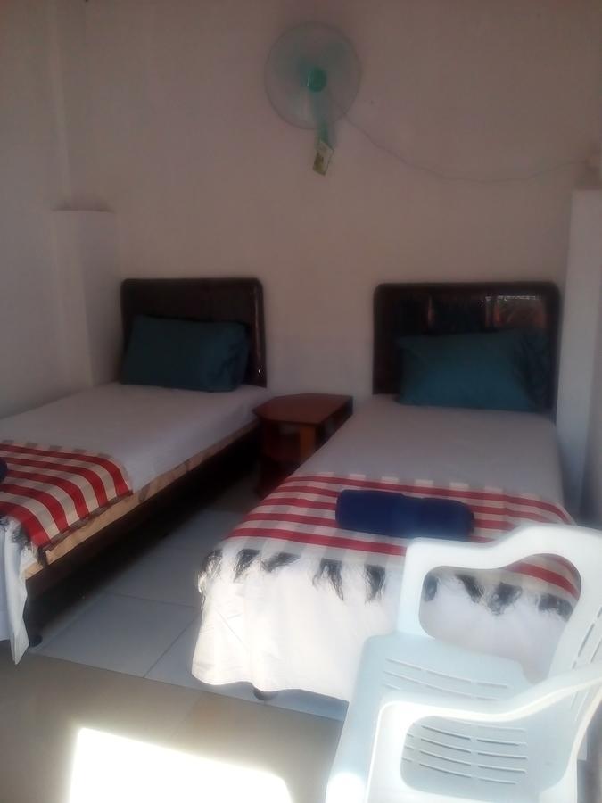 Izaac'S Bed & Breakfast Lovina Екстериор снимка