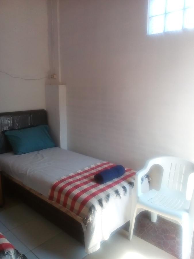 Izaac'S Bed & Breakfast Lovina Екстериор снимка