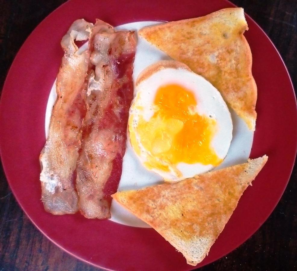 Izaac'S Bed & Breakfast Lovina Екстериор снимка