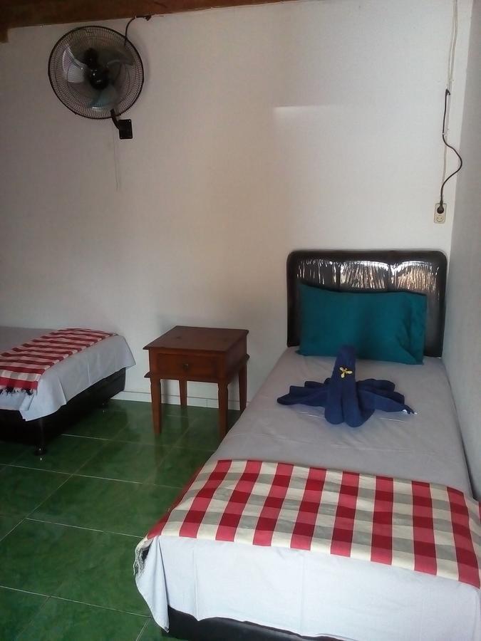 Izaac'S Bed & Breakfast Lovina Екстериор снимка