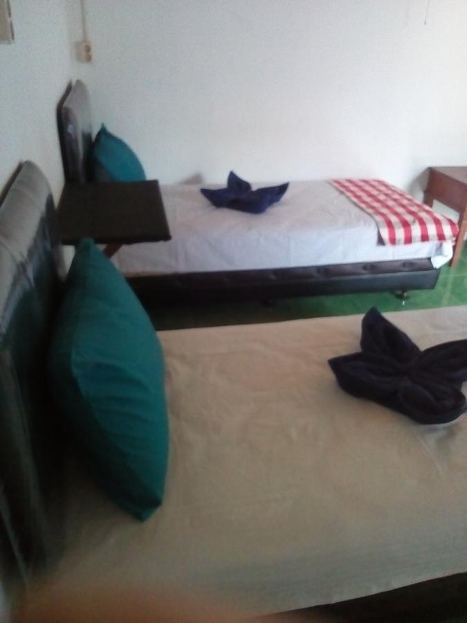 Izaac'S Bed & Breakfast Lovina Екстериор снимка